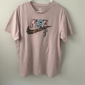 Nike Graphic Tee in Light Pink Sz L